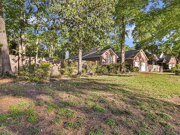 3rd image of 1014 N Rivershire Dr