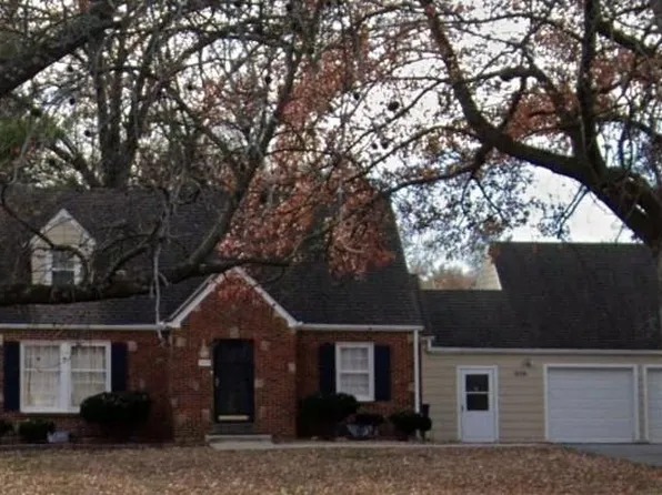 909 NE Vivion Rd, Kansas City, MO 64118