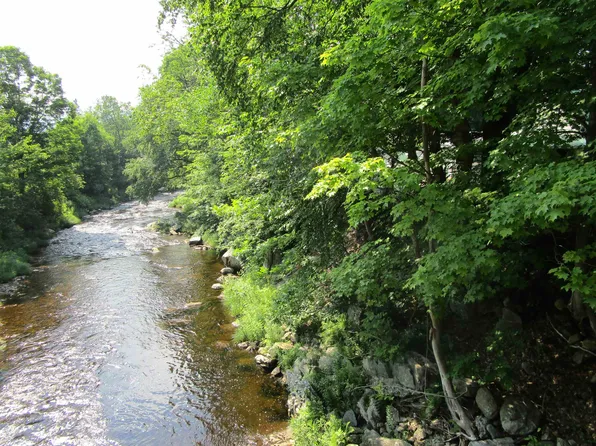 1950 N. Main Street, Londonderry, VT 05148