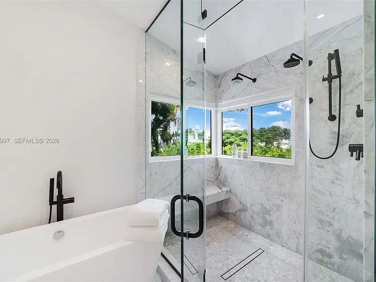 1316 N Venetian Way — Photo 48