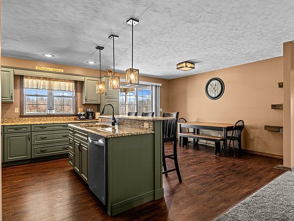 4th image of 159 Oak Meadow Ln