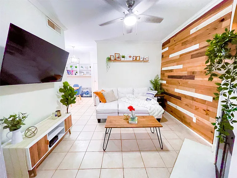 921 Marine Dr #214 — Photo 1