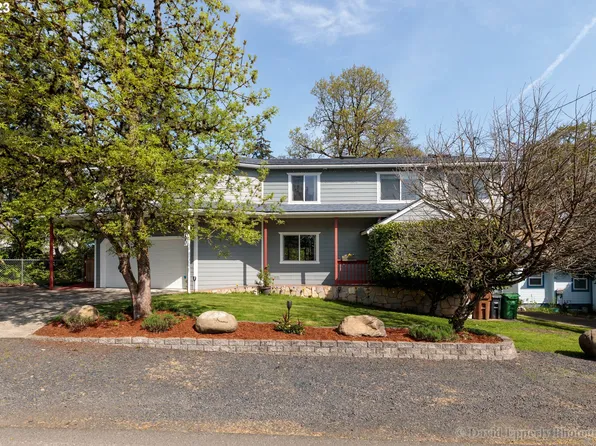 790 Saint Helens St, Saint Helens, OR 97051