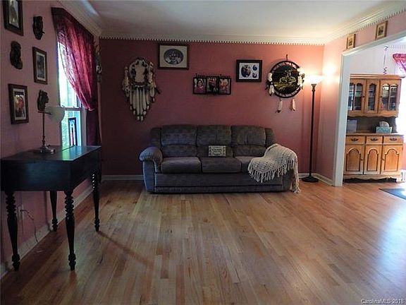 3rd image of 6911 Abbotswood Dr