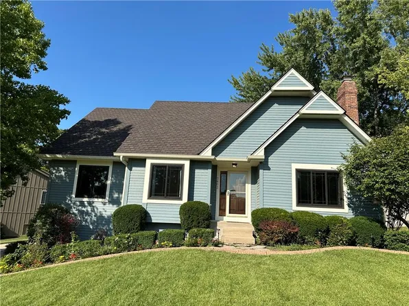 3603 NE Basswood Dr, Lees Summit, MO 64064