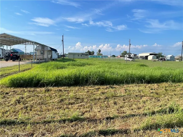 1305 E Toledo St, Seadrift, TX 77983