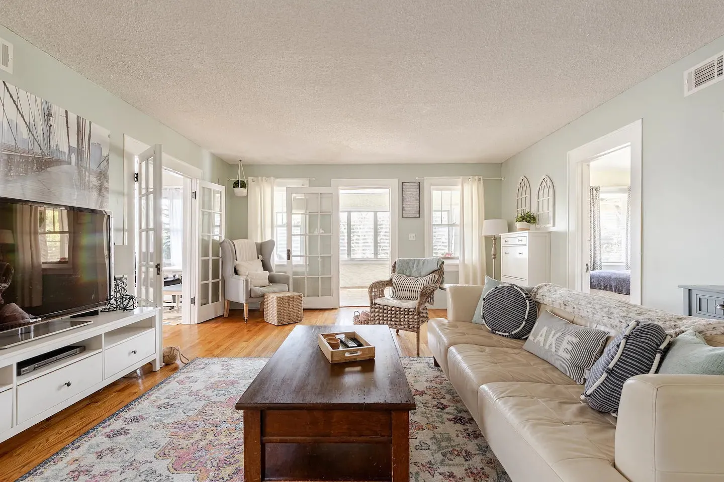 2 bed, $3,400 — Photo 1