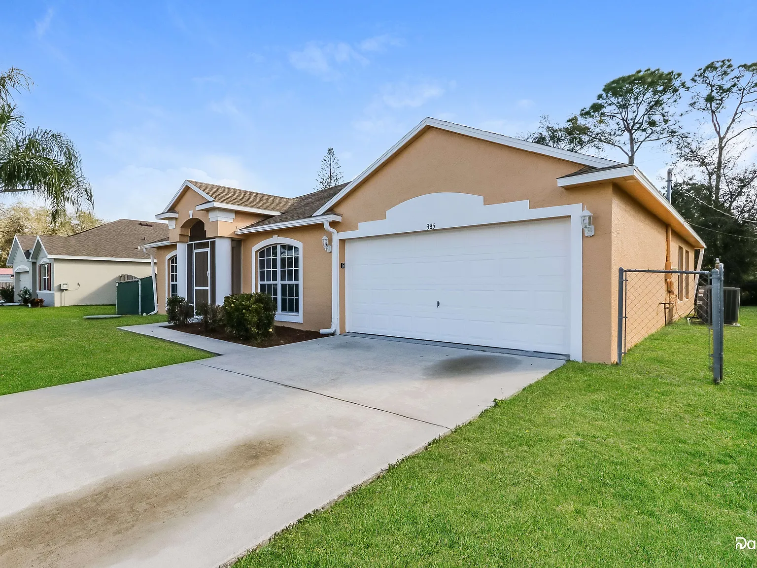 3 bed, 2.0 bath, 1813 sqft, $2,590 — Photo 3