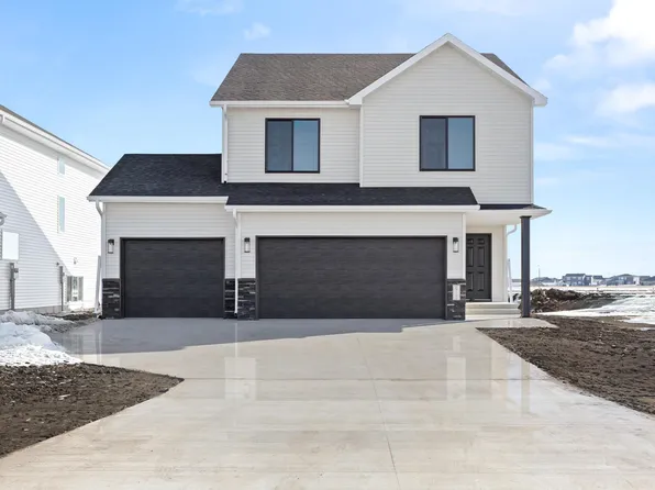 6732 32nd St S, Fargo, ND 58104