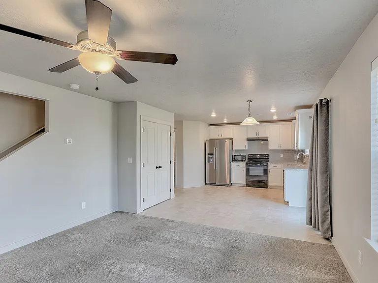 7505 S Foremast Ave — Photo 3