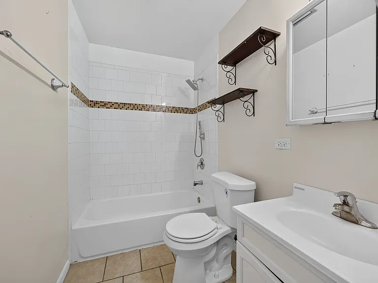 15726 Avalon Ave — Photo 5