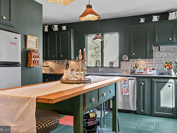 3rd image of 103 Buckingham Rd