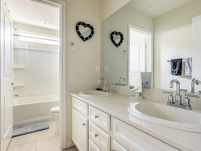 Second Full Bath- upstairs