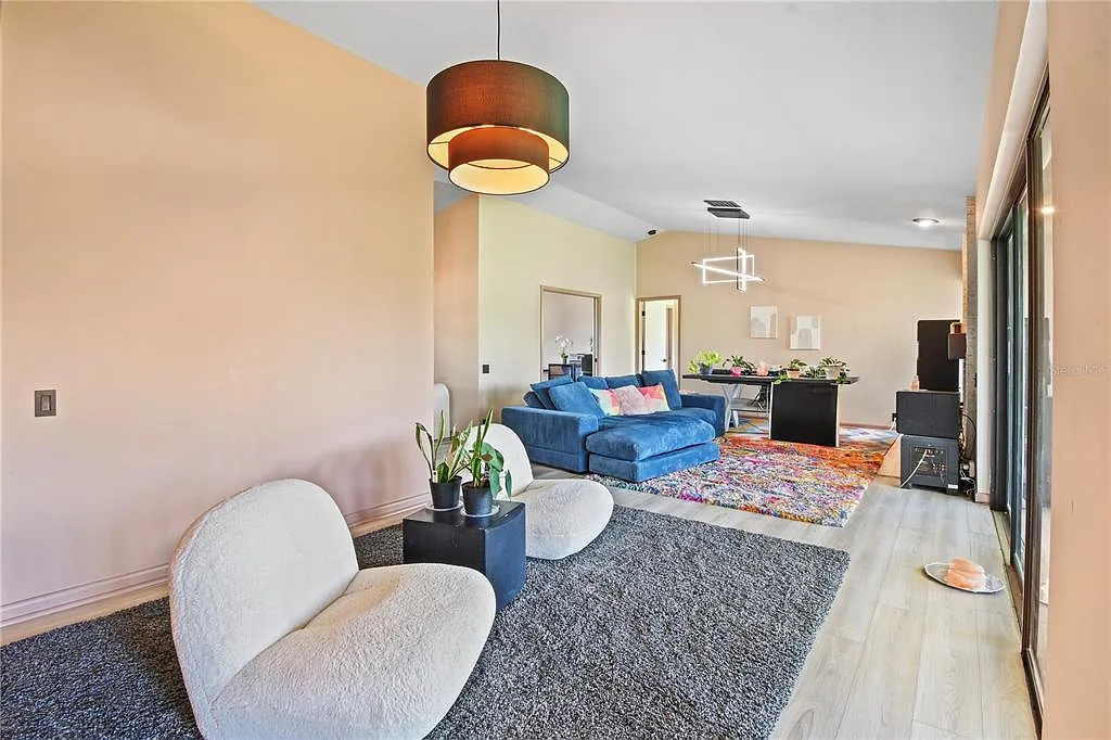 3 bed, 2.0 bath, 1647 sqft, $3,000 — Photo 4