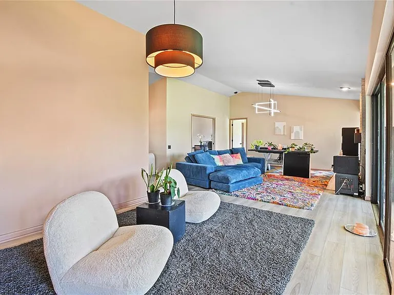 2906 Windridge Dr — Photo 4