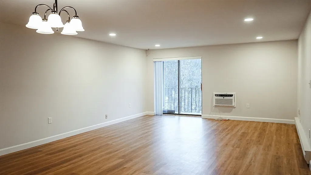 1 bed, 1.0 bath, 860 sqft, $2,000 — Photo 2