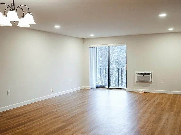 1321 Worcester Rd #501 — Photo 2
