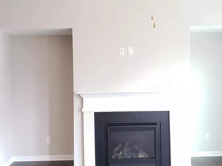 521 Coral St — Photo 5