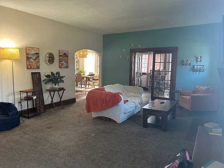 206 E Main St — Photo 23