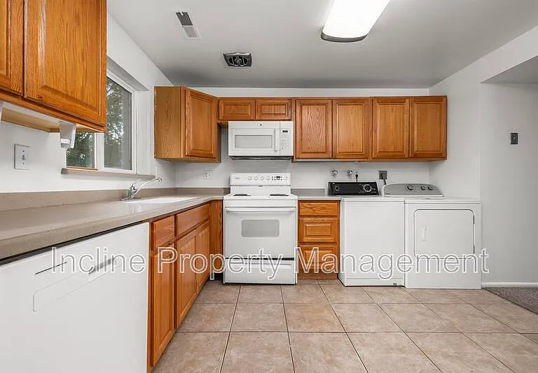 1069 S 80 E — Photo 4