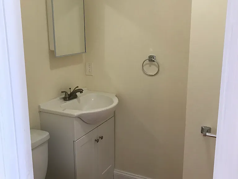 725 Bridge St #1 — Photo 3