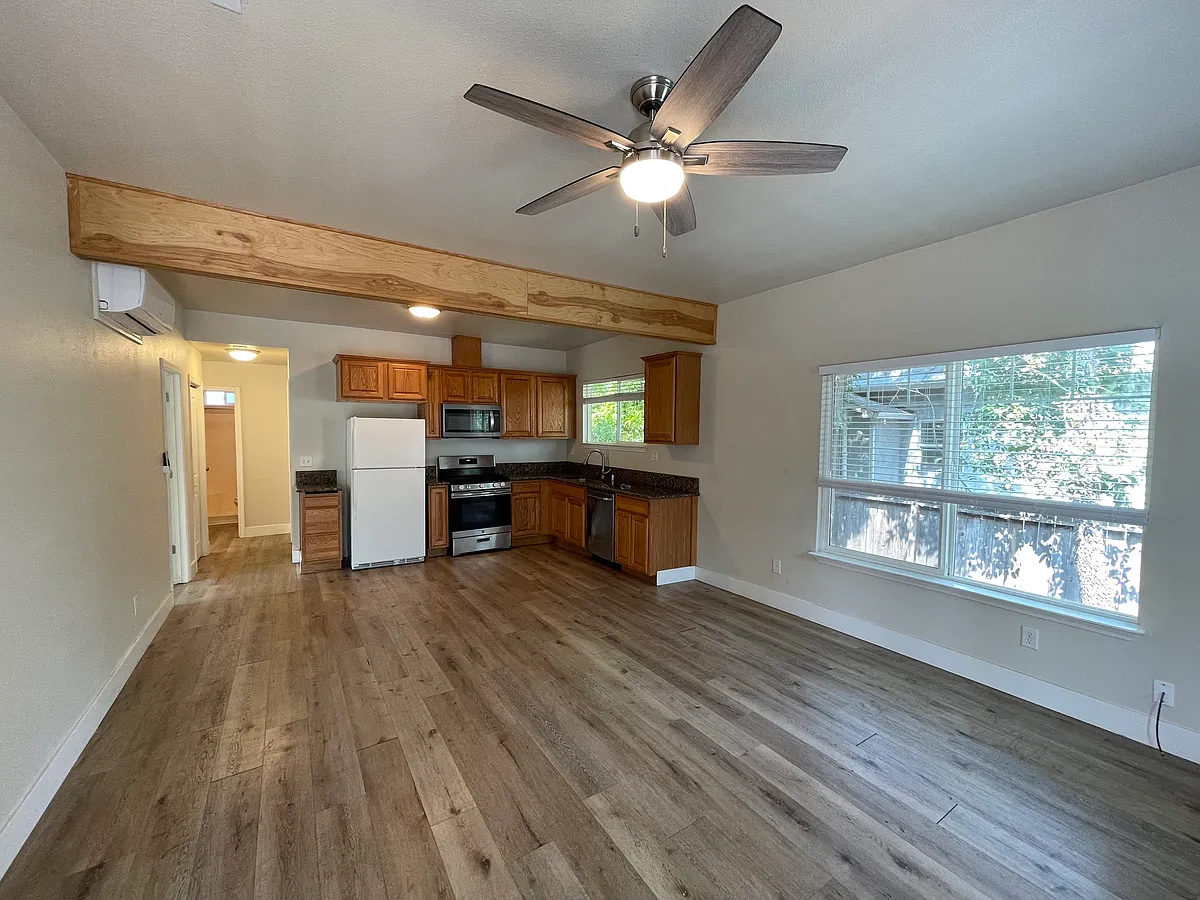 Building Photo - 330 Oak St #1