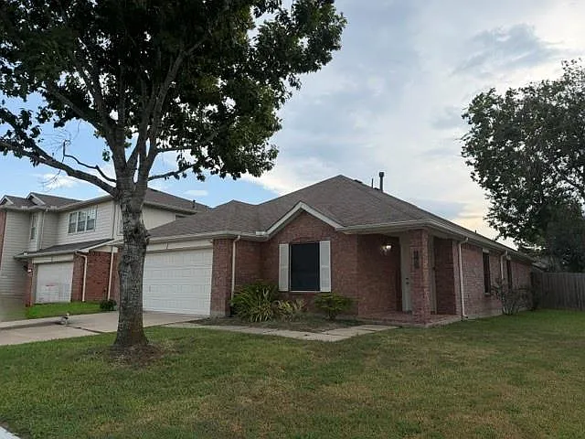 3 bed, 2.0 bath, 1722 sqft, $2,200 — Photo 2