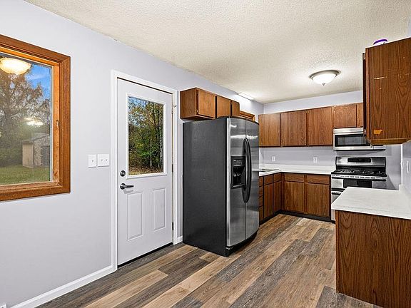 3rd image of 213 North Cloquet Rd