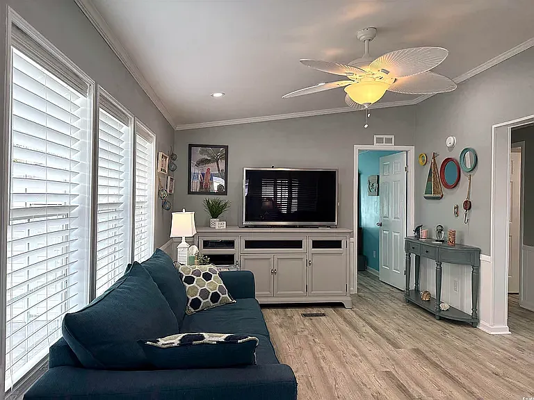 523 Sandpebble — Photo 3