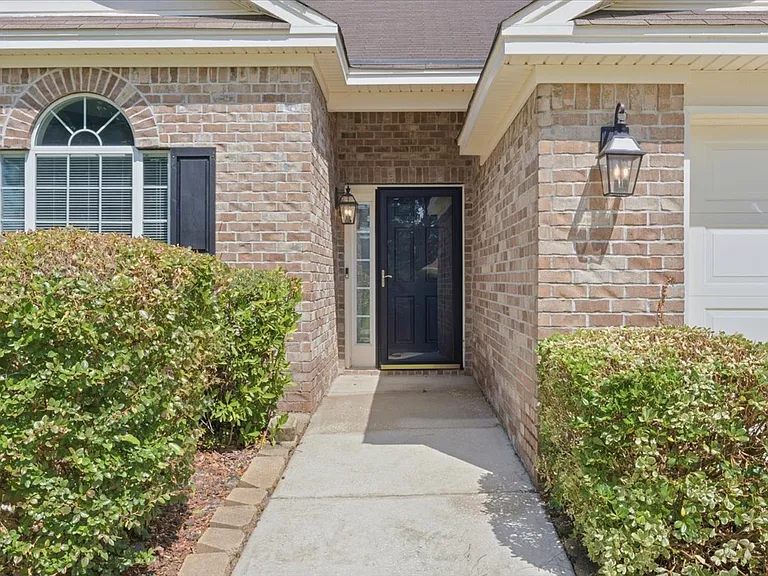 37 Dianne Mackenzie Way — Photo 2