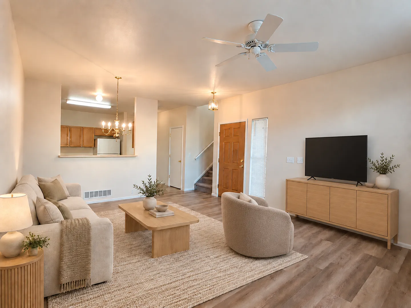 Beautiful Townhouse in Stetson Hills! — Photo 2