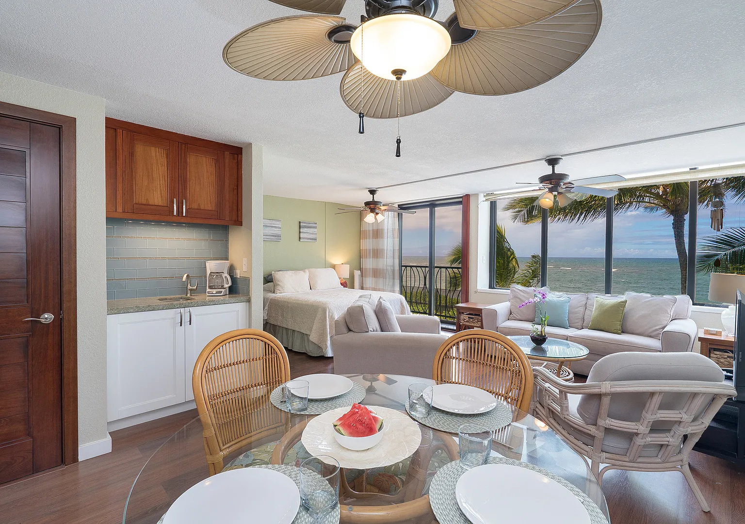 Beachfront Furnished 2/2/1-Pkg In Waialua, O'Ahu's North Shore — Photo 4