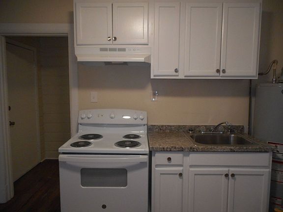 3rd image of 818 Orr Dr