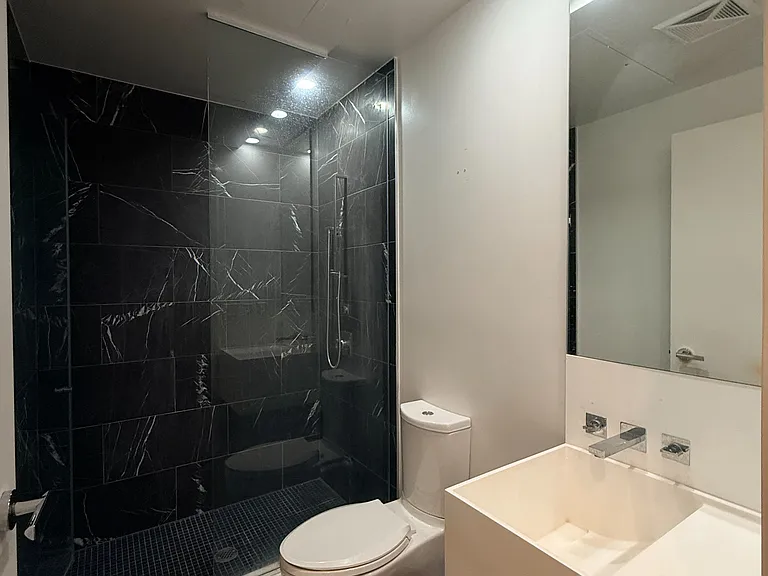 1 Bloor St E #422 — Photo 18