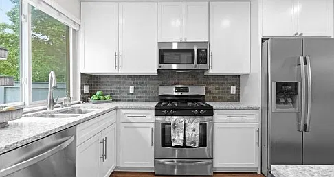 3 bed, 2.5 bath, 2081 sqft, $2,850 — Photo 3