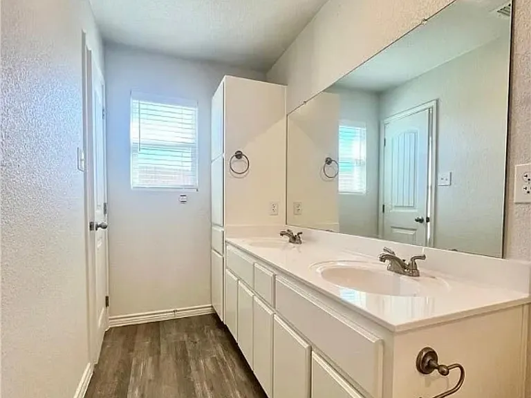 113 Dolphin Dr #1 — Photo 2