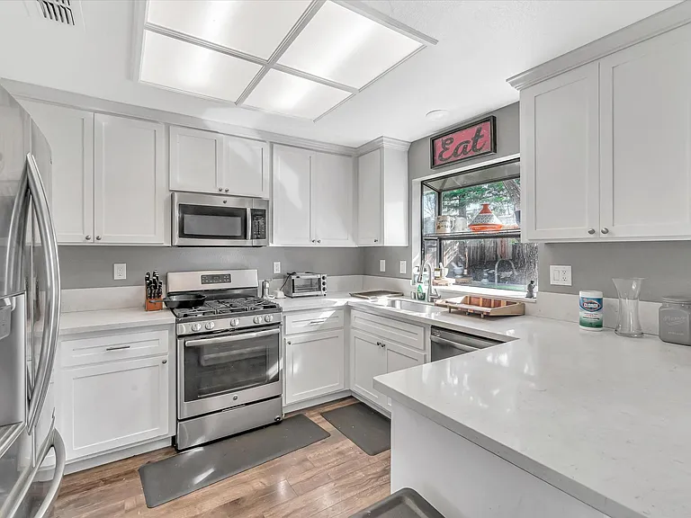 1060 Saint Andrews Dr — Photo 10