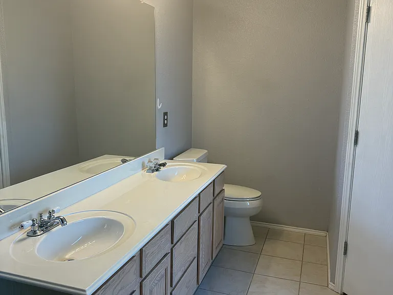 516 Lone Star St — Photo 7