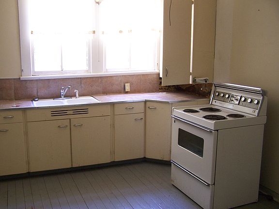 4th image of 301 Washington Ave NW