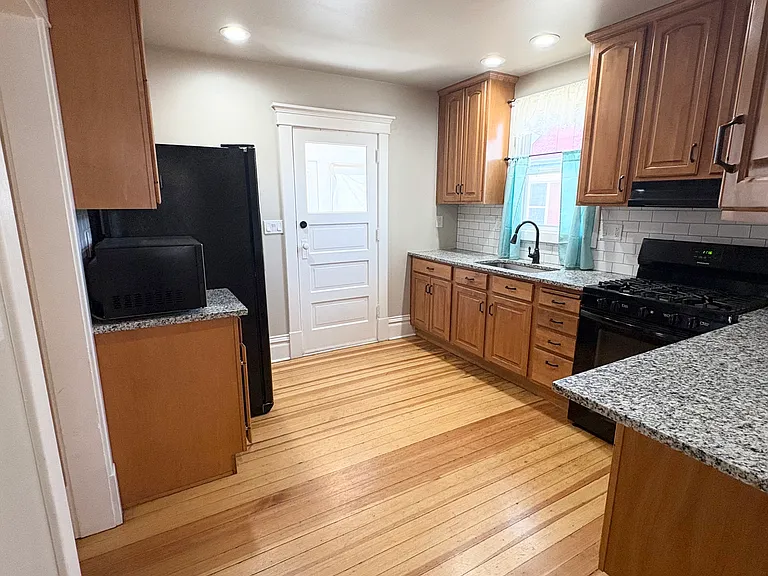 928 N Corona St — Photo 22