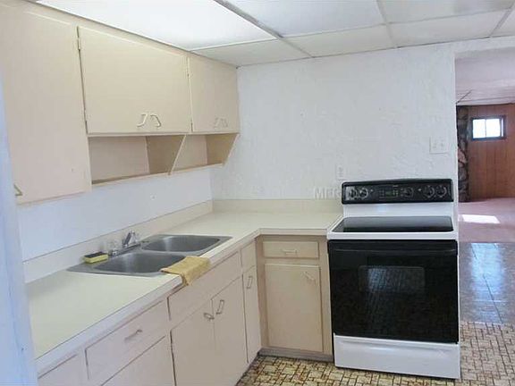 3rd image of 2458 40th Ave N