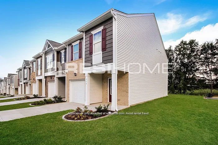 3 bed, 2.5 bath, 1407 sqft, $1,545 — Photo 3