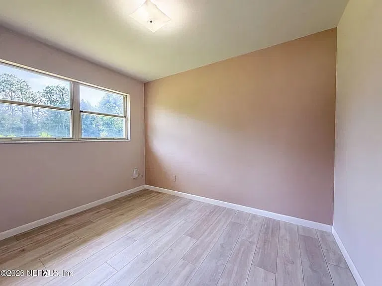 3 bed, 894 sqft, $1,990 — Photo 4