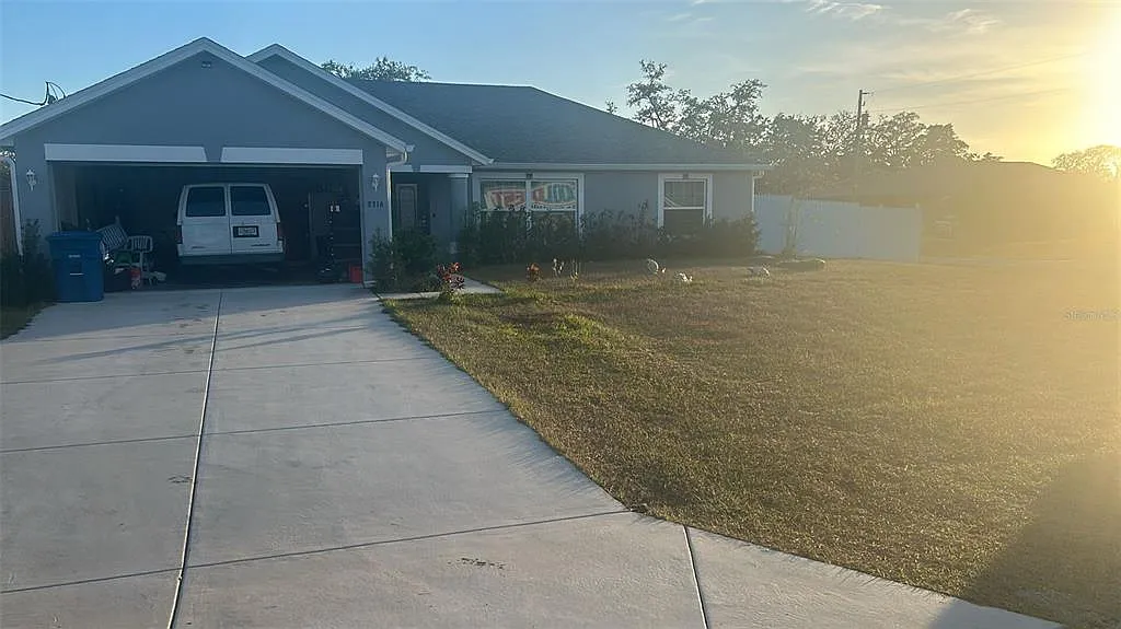 2 bed, 1.0 bath, 1722 sqft, $2,100 — Photo 1