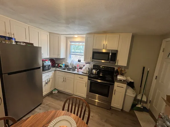 8 Lanesboro Rd APT 3, Worcester, MA 01606