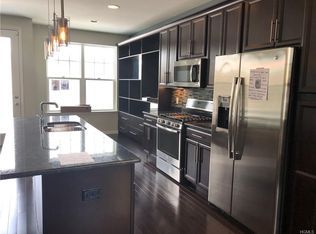 79 Meadow View Dr, Middletown, NY 10940