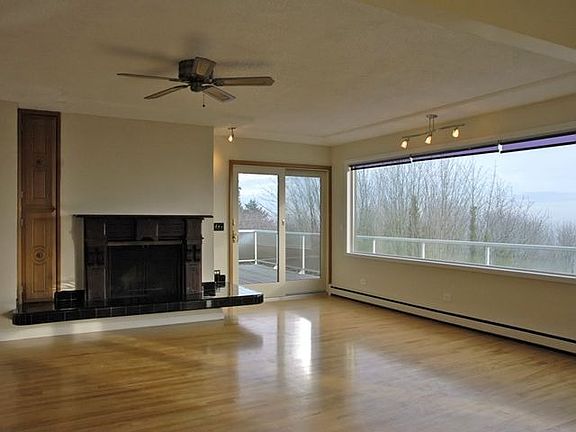 LIVING AREA ON MAIN