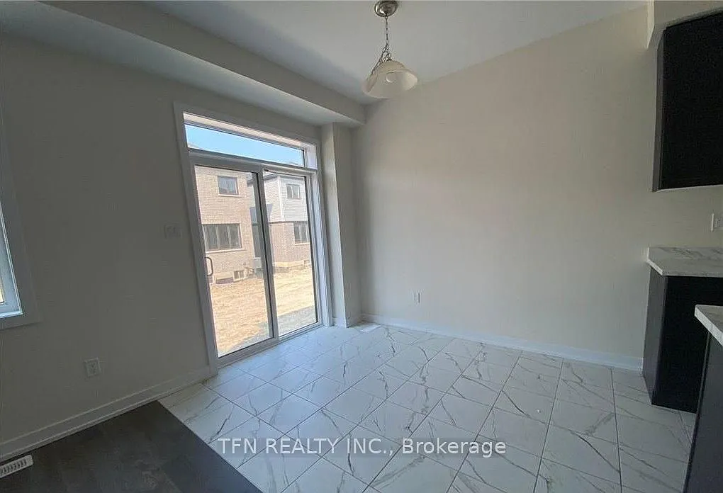 3 bed, $2,595 — Photo 4