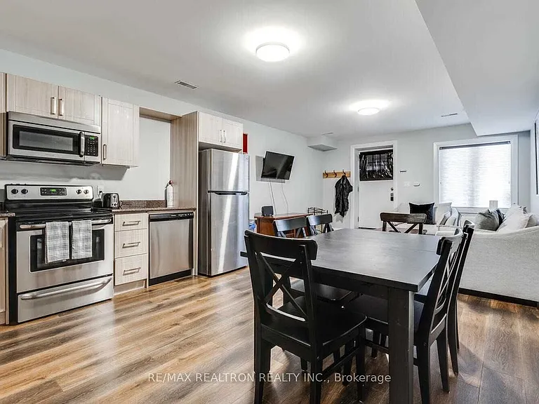 1319 Gerrard St E #LOWER — Photo 9