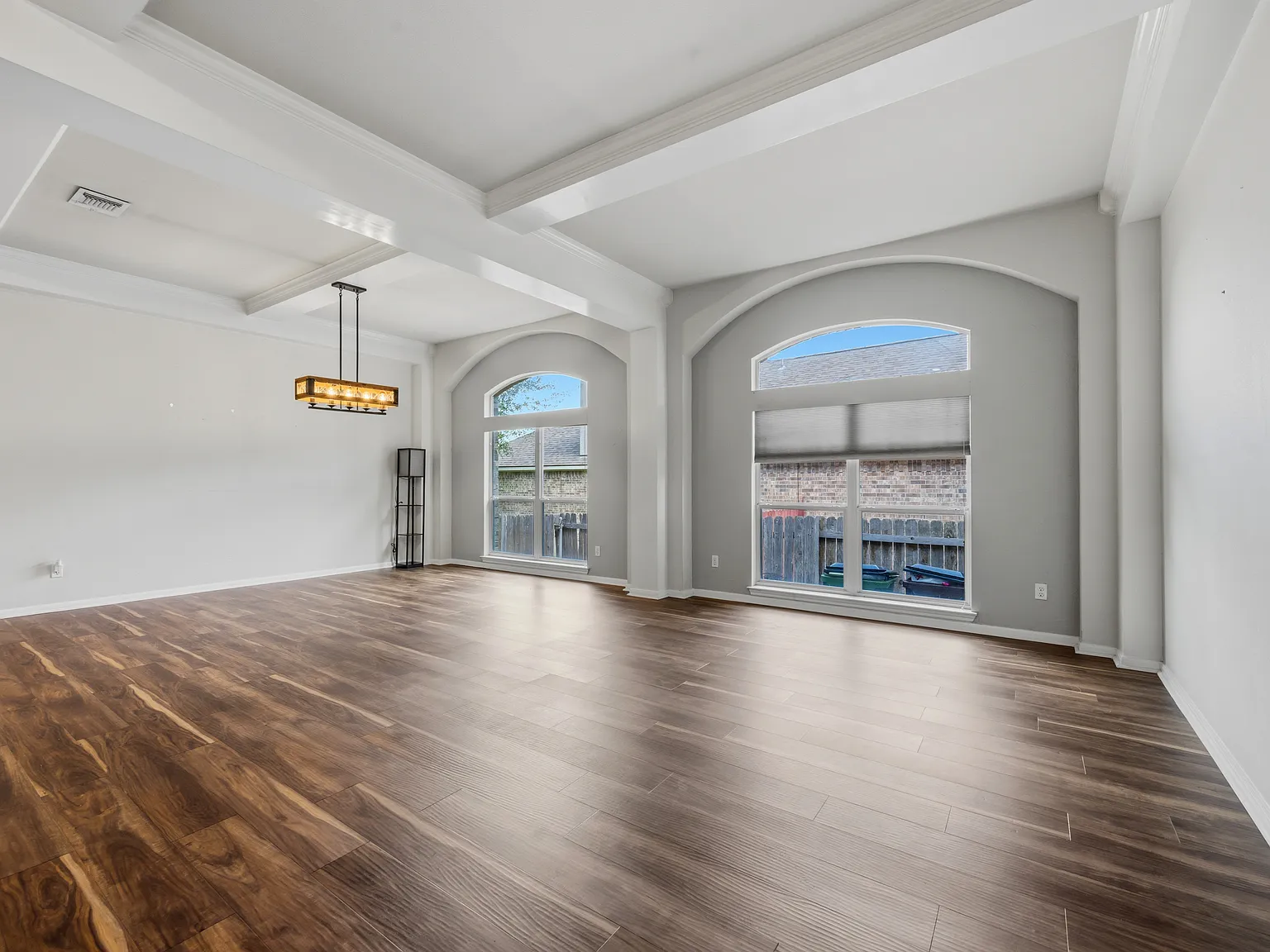 4 bed, 3700 sqft, $3,550 — Photo 3
